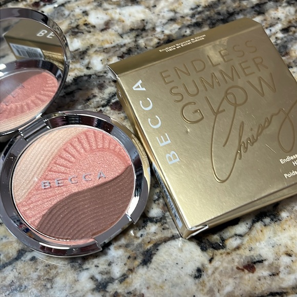 💕🧁BECCA Endless Summer Glow Highlighter - Picture 6 of 10